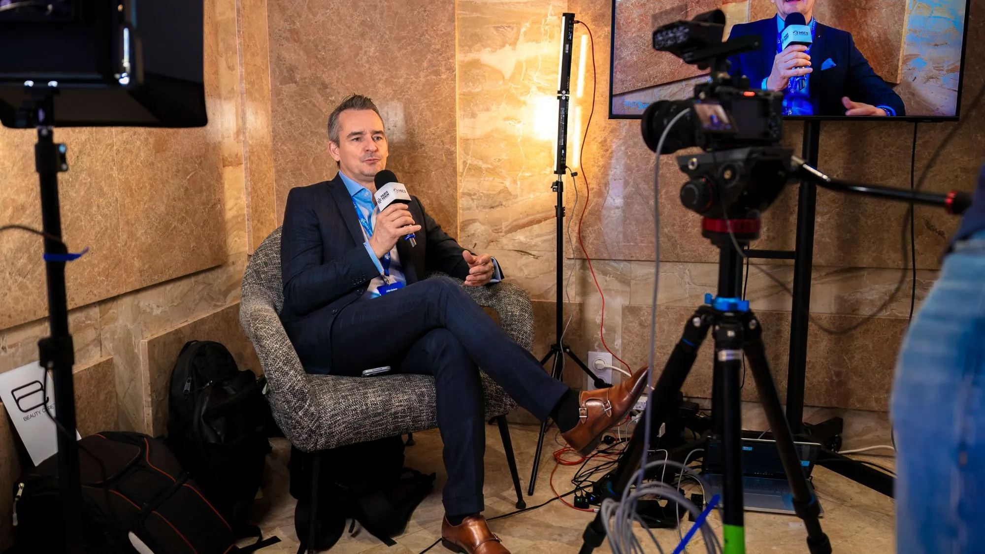 Interview vidéo d'un médecin pendant un congrès, tournée par FruitSalad